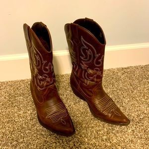 Women’s brown western boots